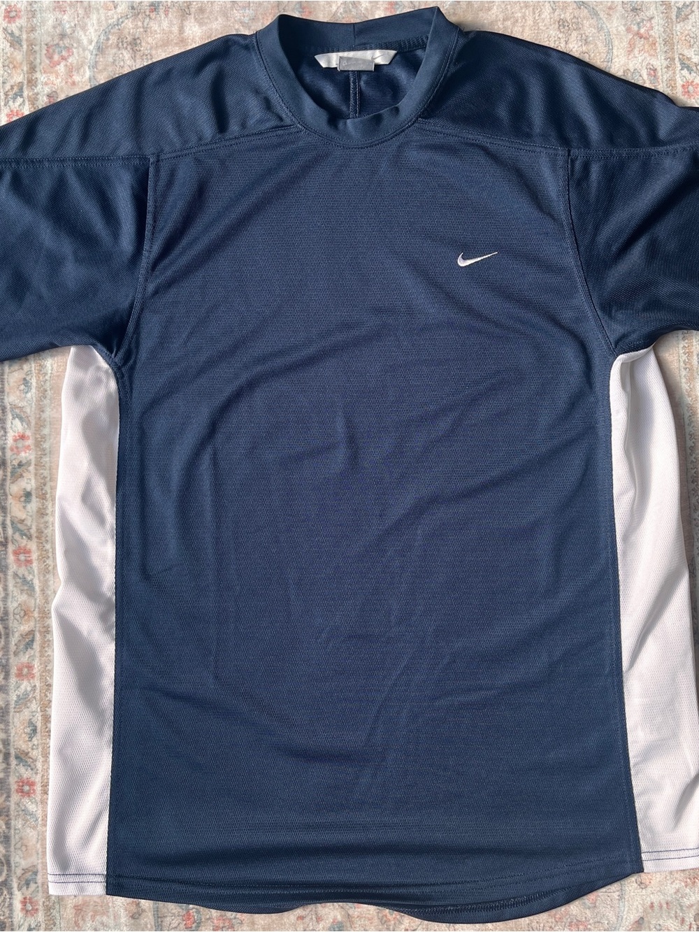 Nike Navy Short Sleeve Performance Tee with White Side Panels Mens Large